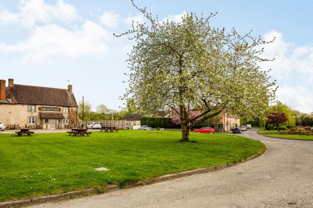 The Belfry Villa Evesham Exterior photo