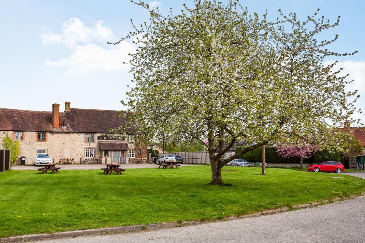 The Belfry Villa Evesham Exterior photo